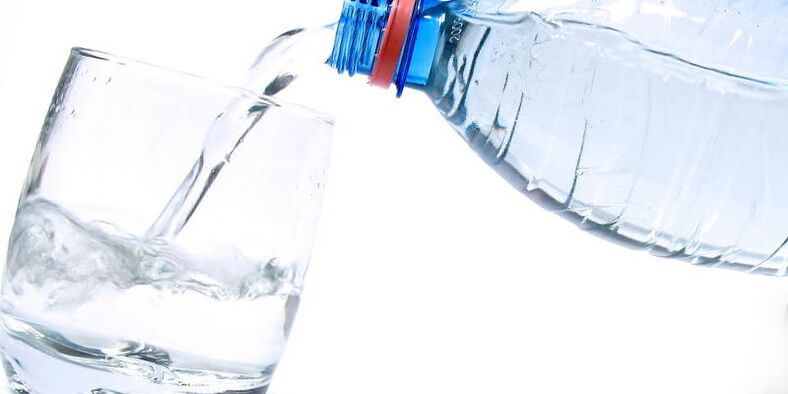 het drinken van zuiver water is verplicht om thuis af te vallen